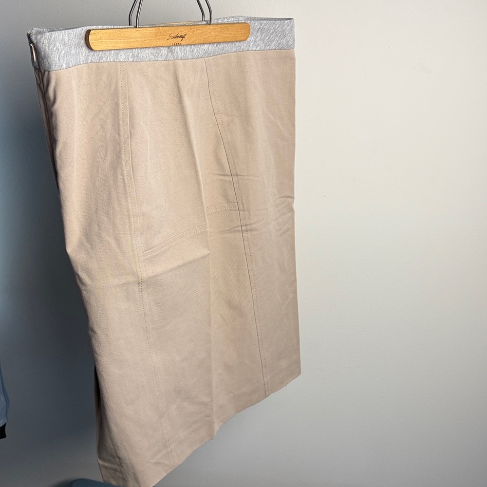 Brunello Cucinelli Beige ladies A skirt.